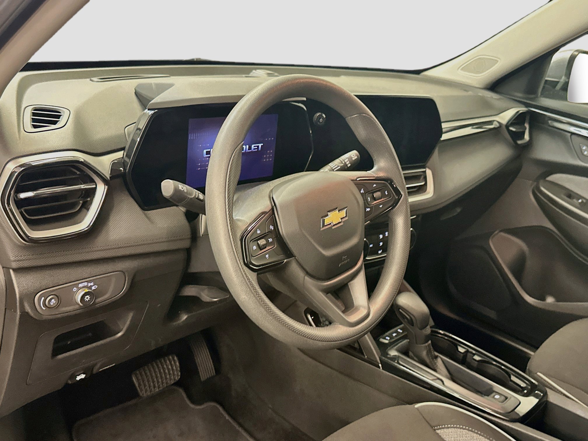 Used 2025 Chevrolet TrailBlazer LT w/ Driver Confidence Package AWD/4WD image 18