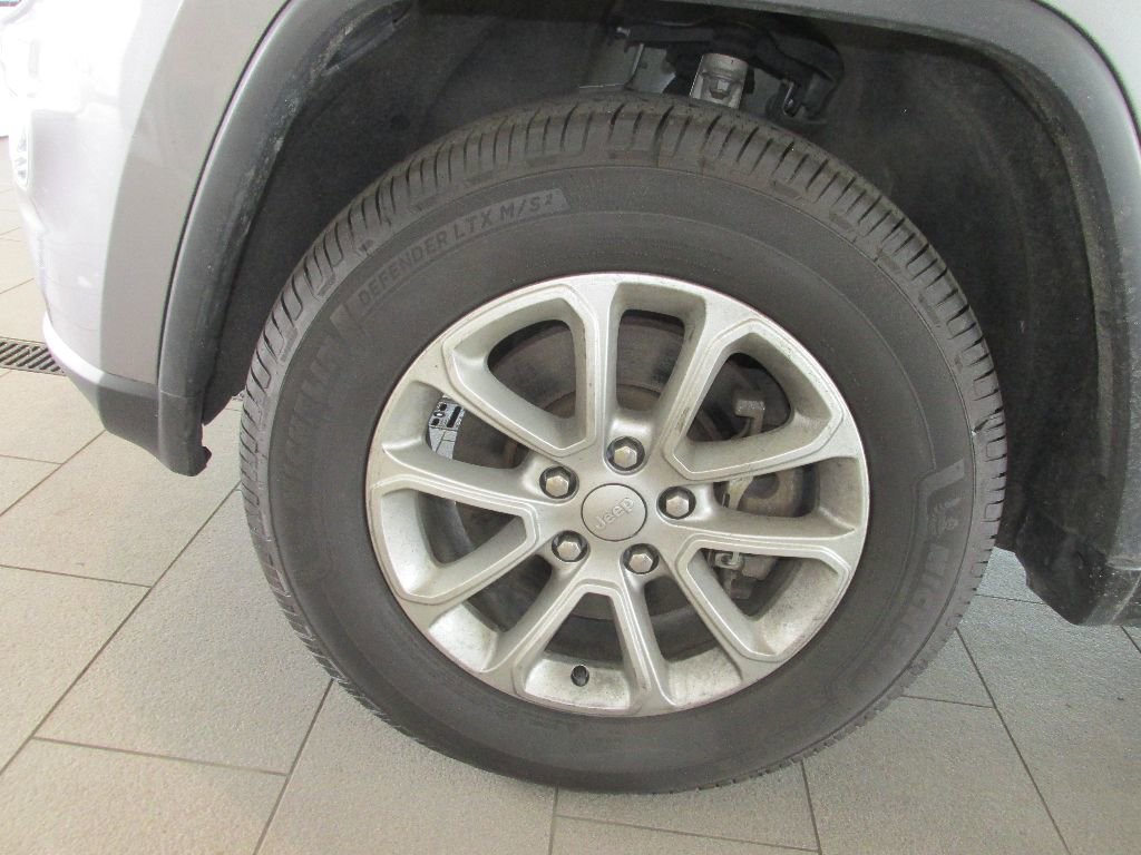 Used 2021 Jeep Grand Cherokee Laredo w/ Security & Convenience Group image 13