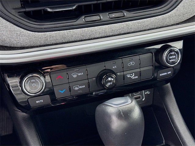 Used 2024 Jeep Compass Latitude image 16