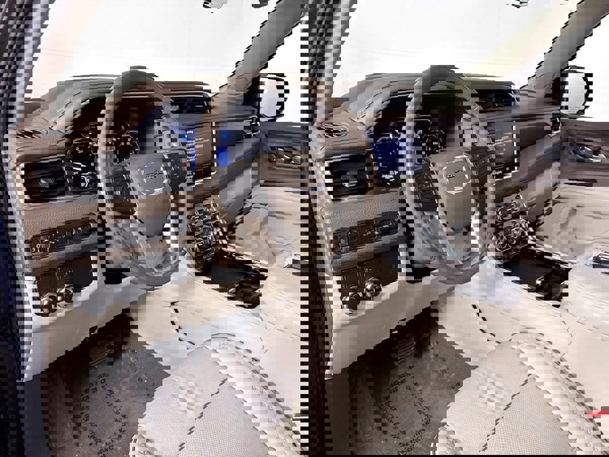 Used 2021 GMC Yukon Denali w/ Denali Premium Package image 10