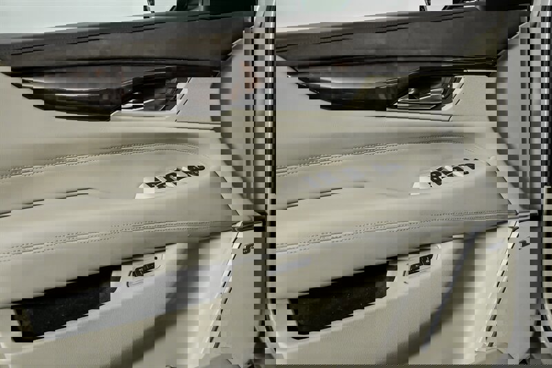 Used 2015 Cadillac Escalade Premium image 15