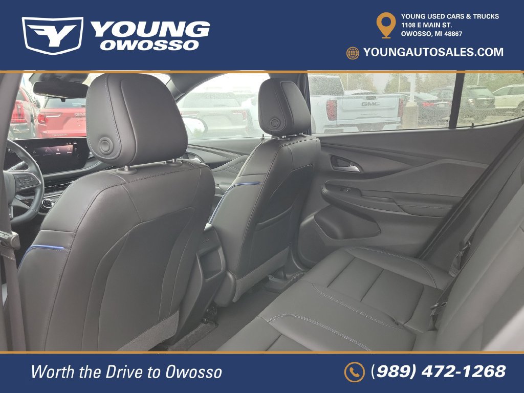 Used 2025 Buick Envista Sport Touring w/ Convenience I Package FWD image 33