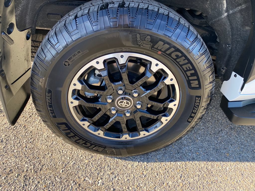 Used 2025 Toyota Sequoia 4WD image 31