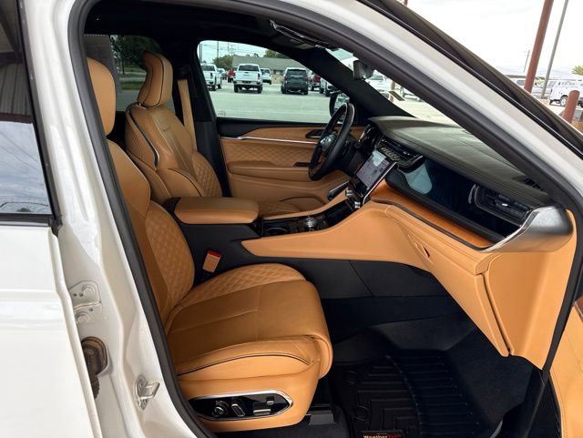 Used 2023 Jeep Grand Cherokee L Summit AWD/4WD image 12