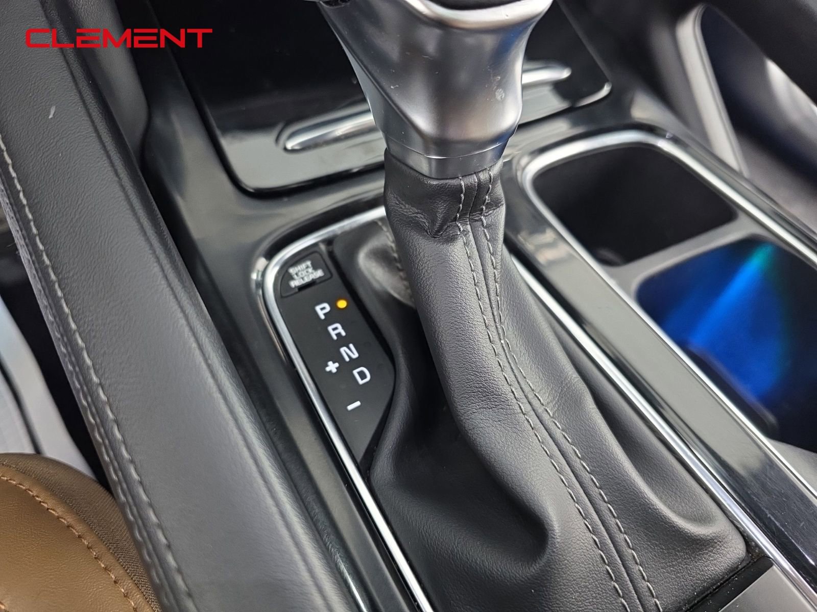 Used 2022 Kia Telluride SX w/ SX Prestige Package image 24