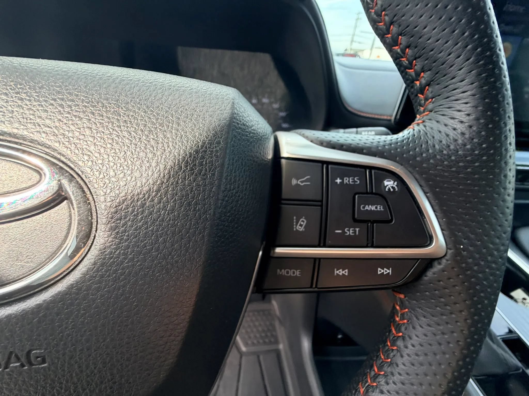 Used 2023 Toyota Sienna XSE w/ XSE Plus Package AWD/4WD image 15