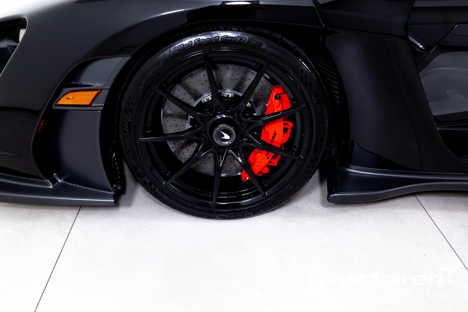 Used 2019 McLaren Senna RWD image 32
