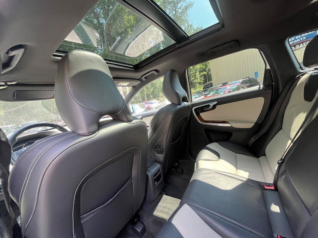 Used 2015 Volvo XC60 T6 Platinum FWD image 24