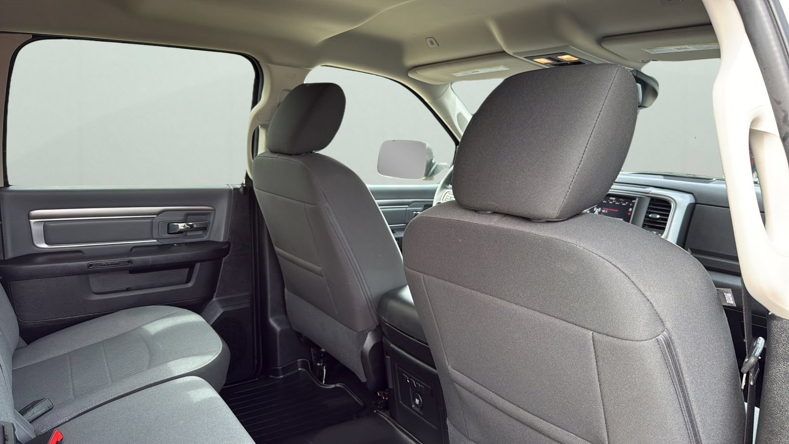 Used 2023 RAM 1500 Classic SLT AWD/4WD image 28