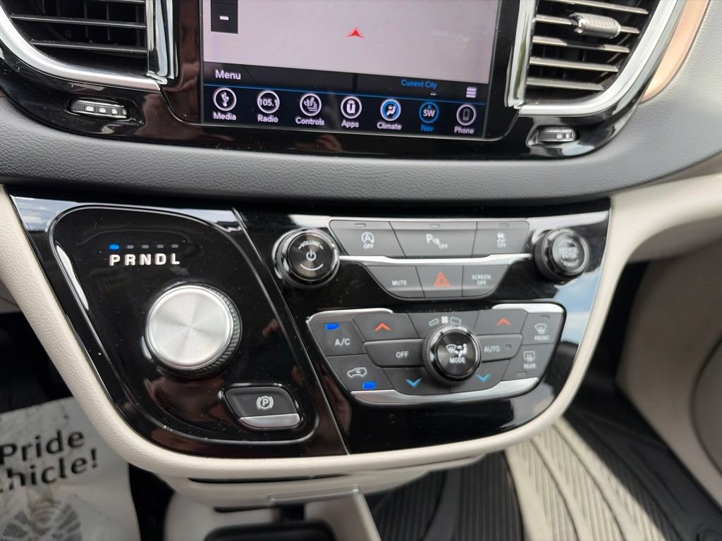 Used 2018 Chrysler Pacifica Touring-L Plus FWD image 27