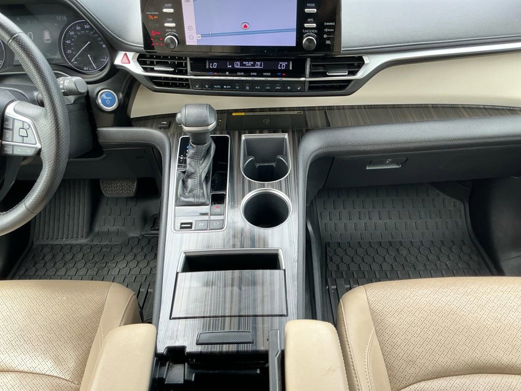 Used 2021 Toyota Sienna Limited image 20