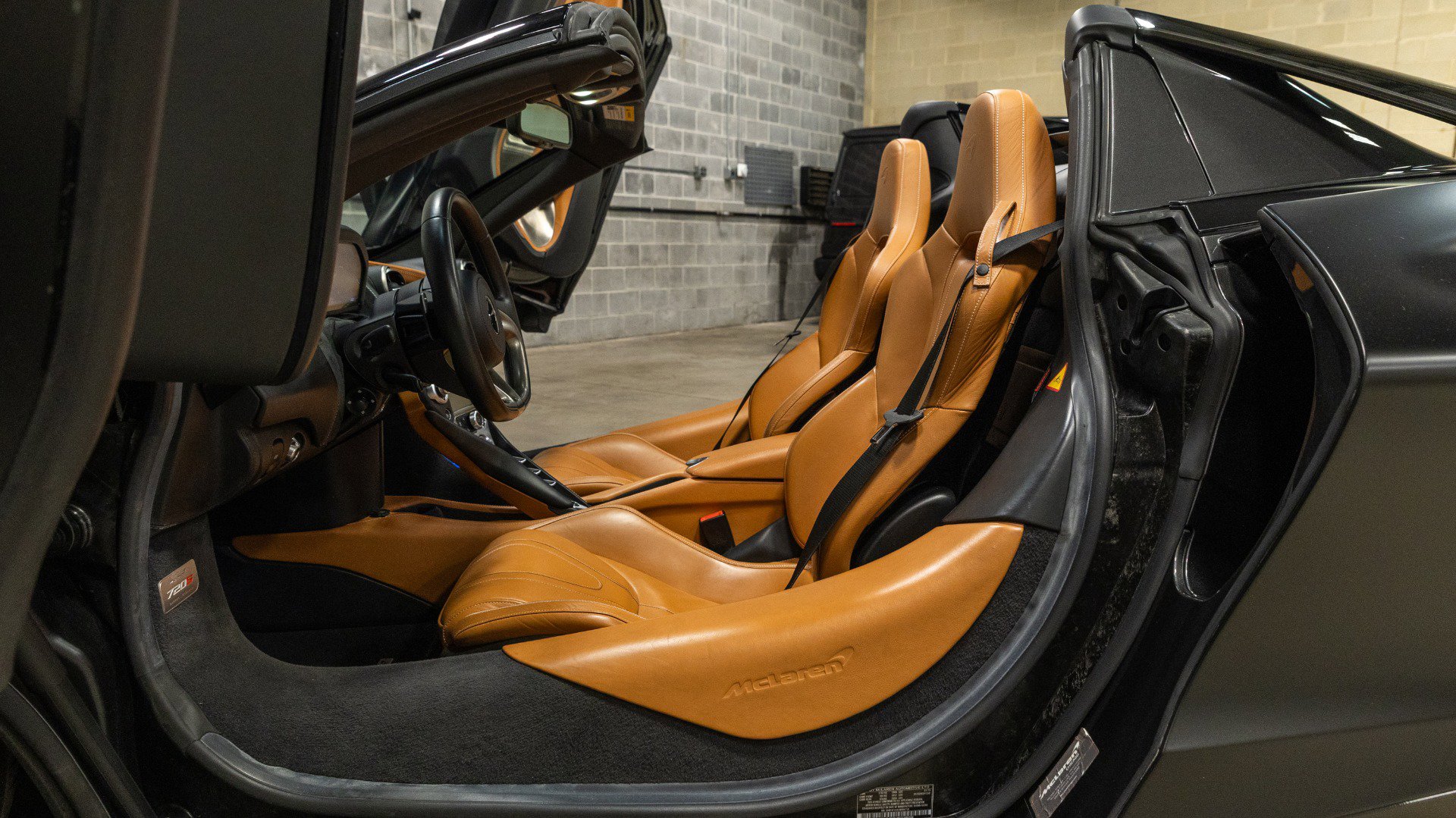 Used 2020 McLaren 720S Spider image 43