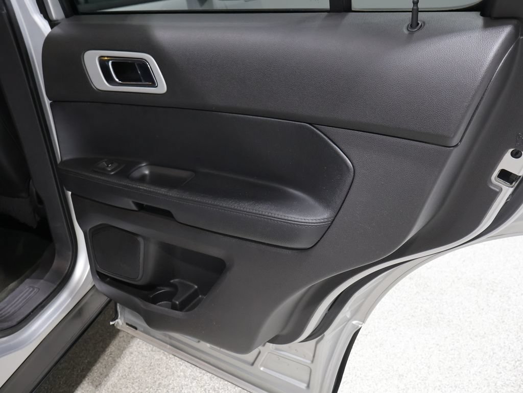 Used 2015 Ford Explorer XLT w/ Equipment Group 202A FWD image 19