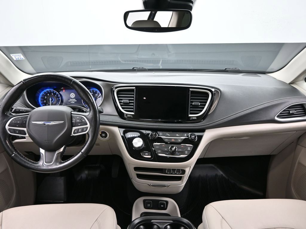 Used 2021 Chrysler Pacifica Touring-L image 25