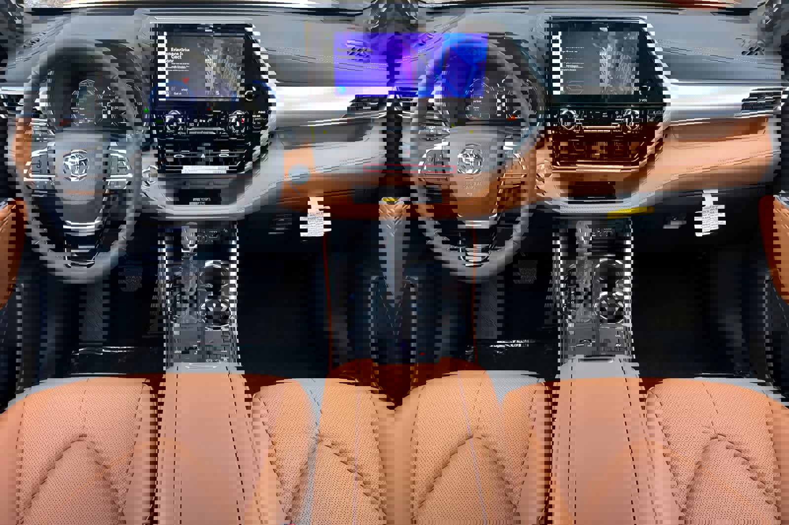 New 2026 Toyota Highlander Platinum image 3