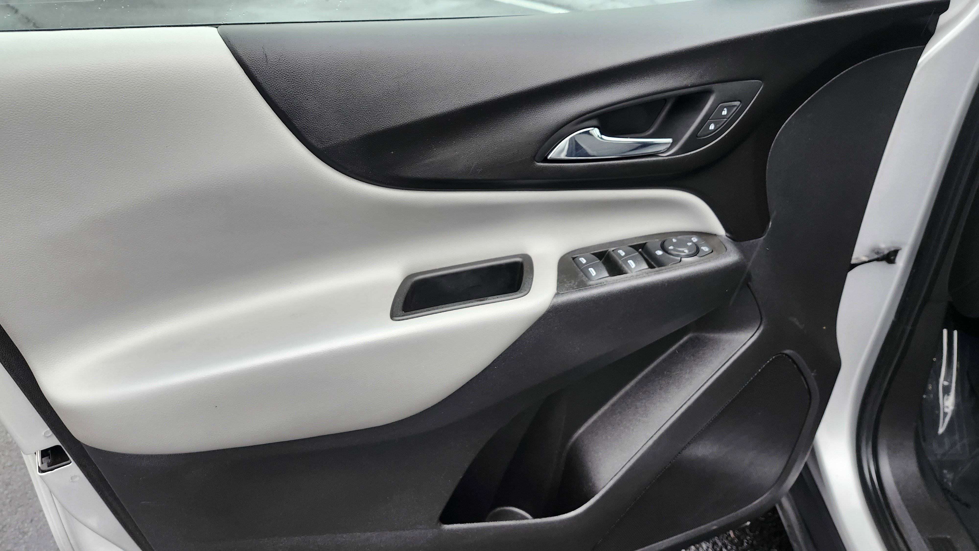 Used 2021 Chevrolet Equinox LS w/ LS Convenience Package image 17