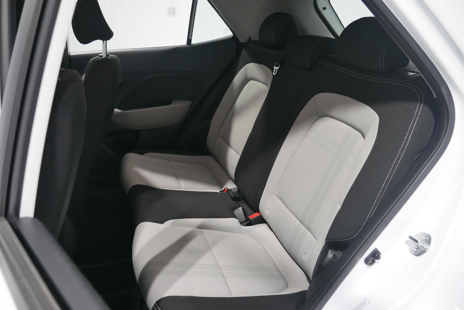 Used 2024 Hyundai Venue SEL image 11