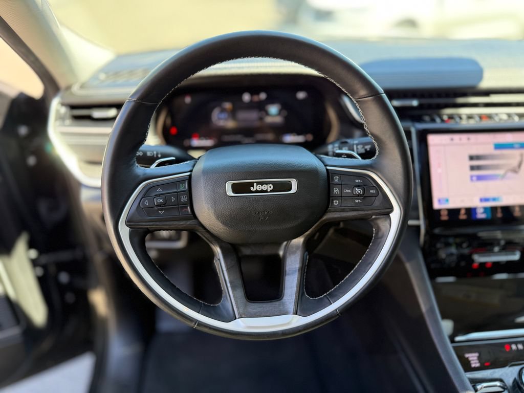 Used 2022 Jeep Grand Cherokee L Limited AWD/4WD image 6