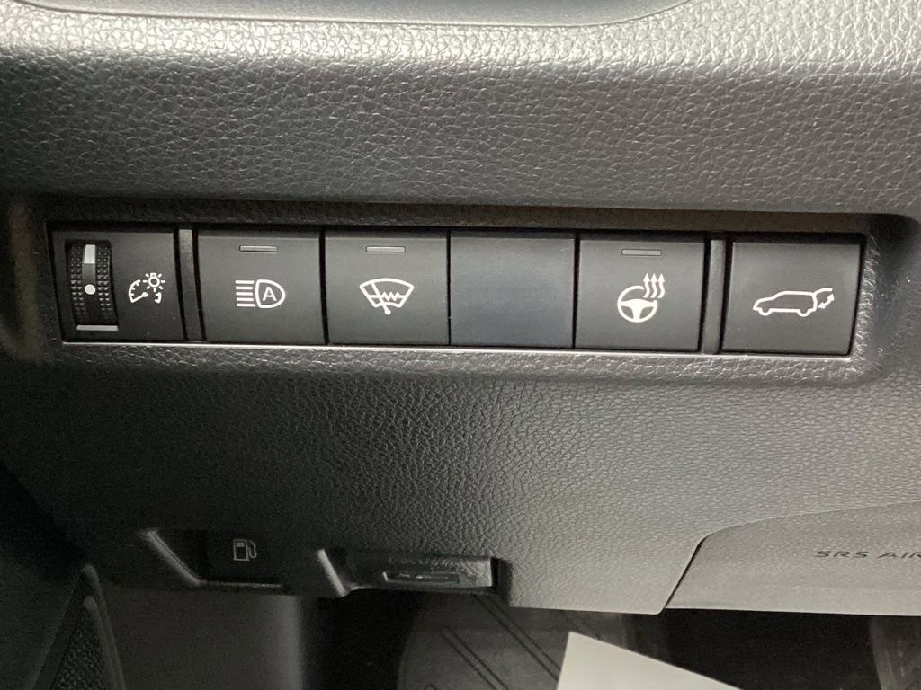 Used 2021 Toyota RAV4 SE w/ Weather & Moonroof Package AWD/4WD image 25