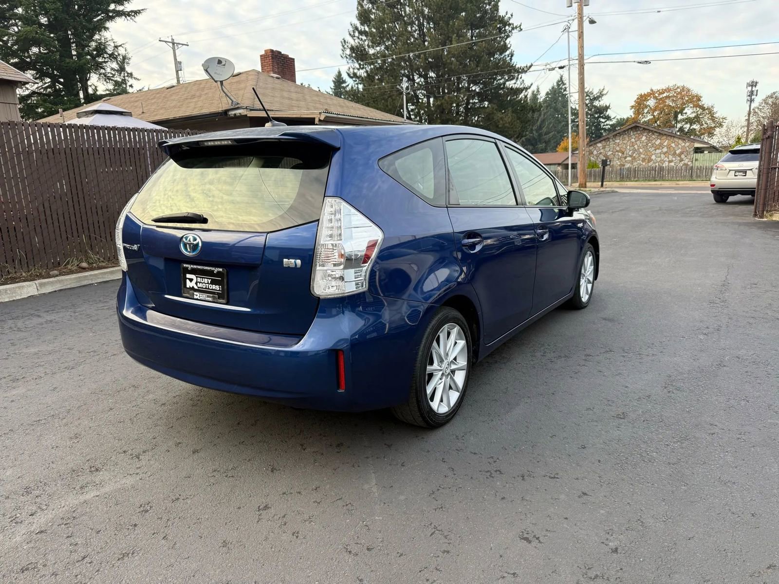Used 2012 Toyota Prius V Five FWD image 5