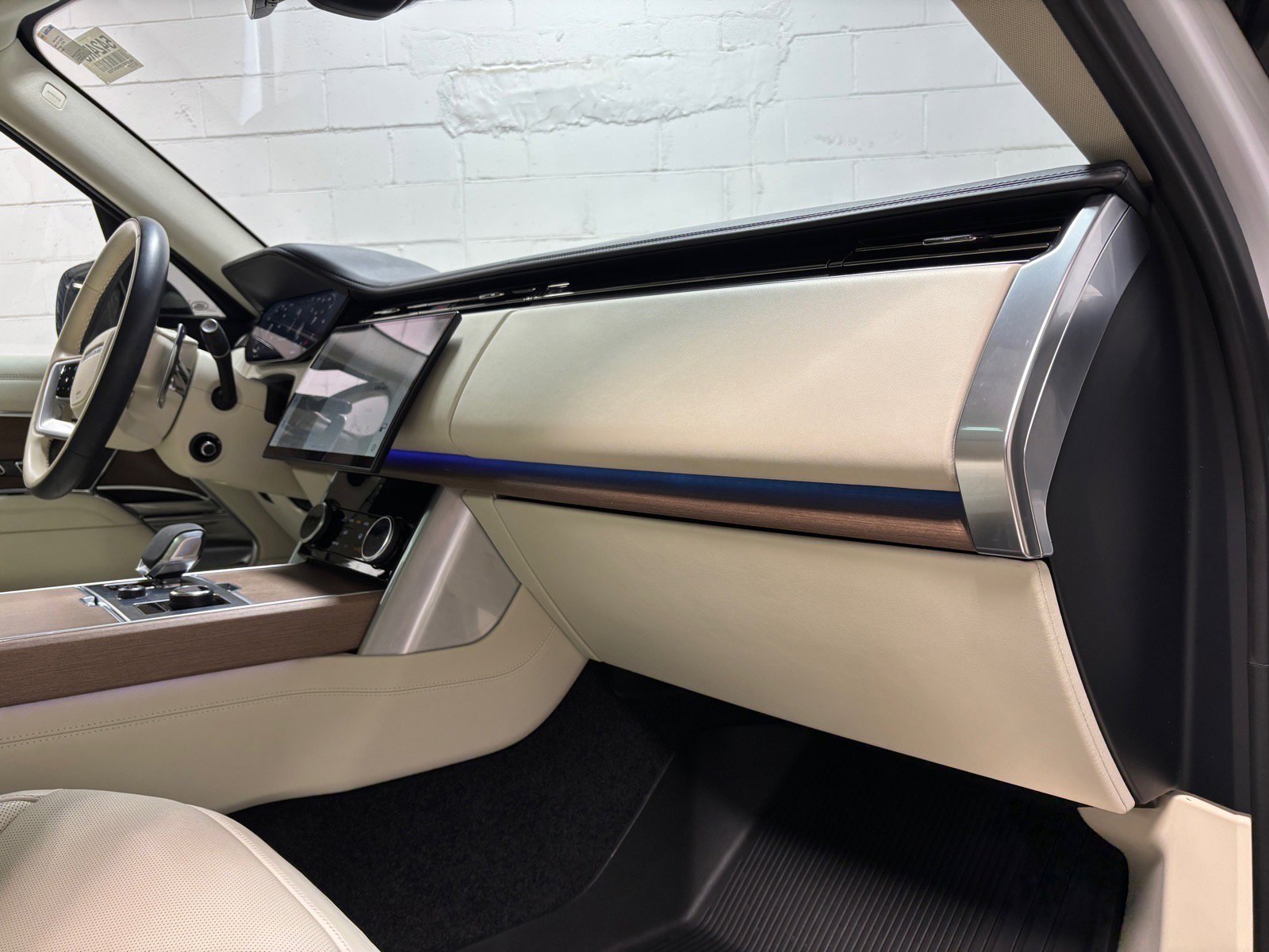 Used 2023 Land Rover Range Rover SE image 30