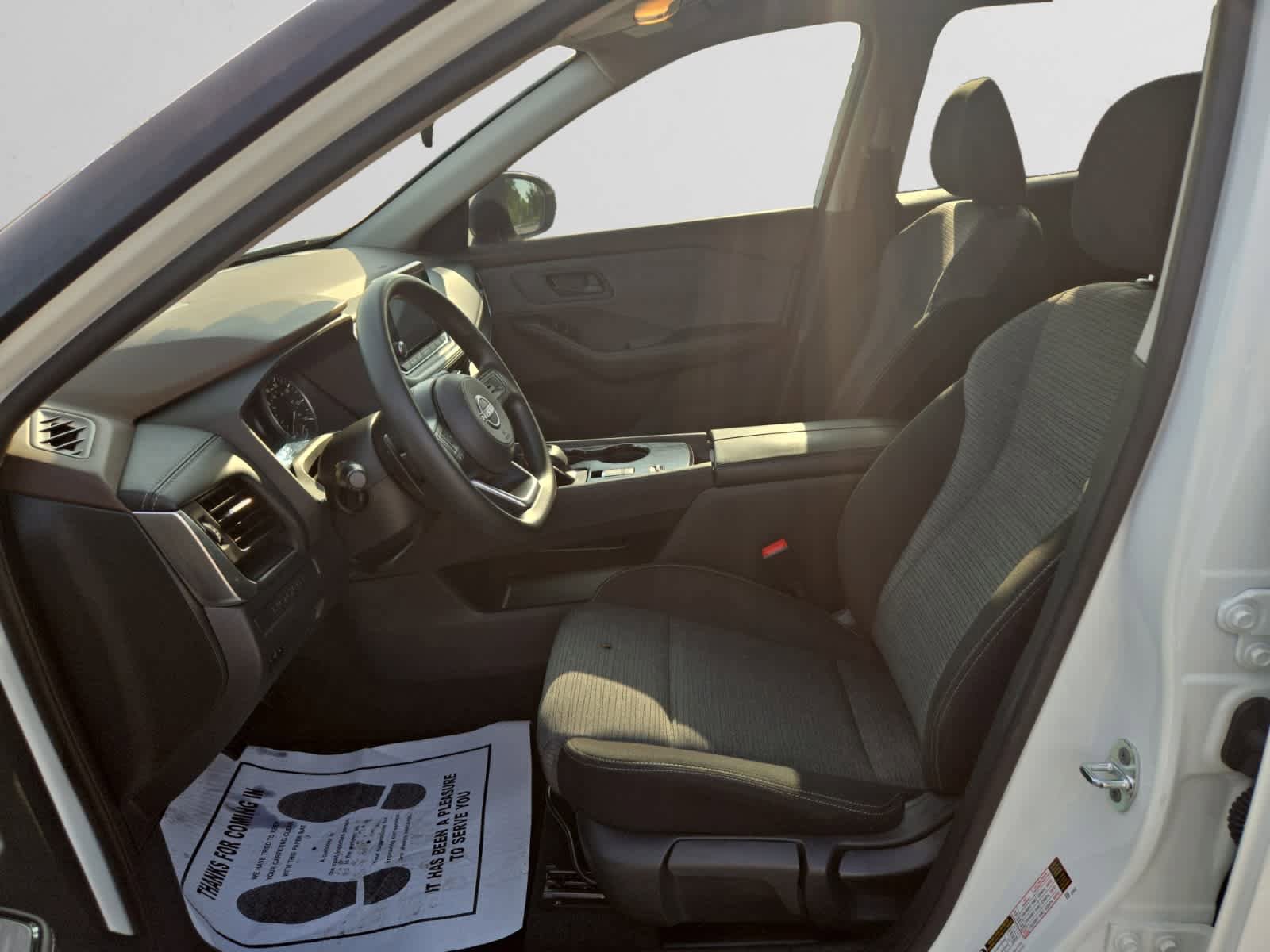 Used 2022 Nissan Rogue S FWD image 9