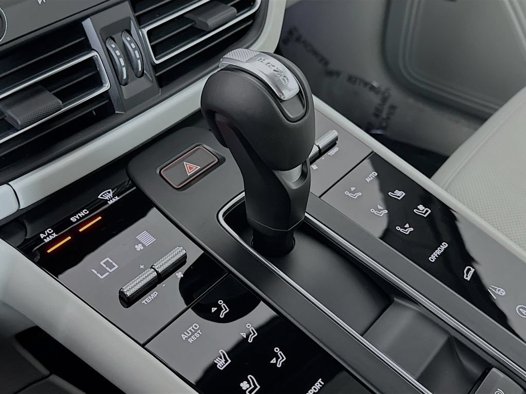 New 2025 Porsche Macan AWD/4WD image 19
