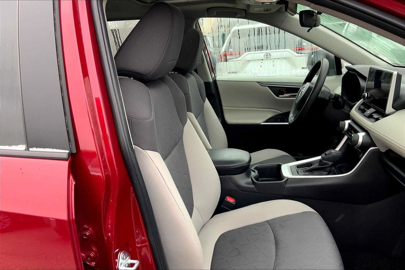 Used 2023 Toyota RAV4 XLE w/ Convenience Package FWD image 9