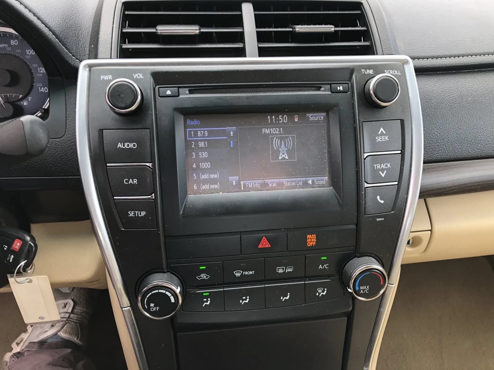 Used 2016 Toyota Camry LE FWD image 25