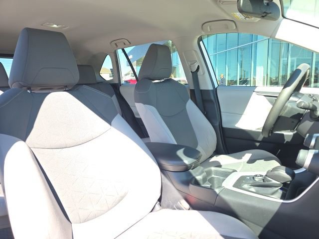 Used 2020 Toyota RAV4 XLE image 9