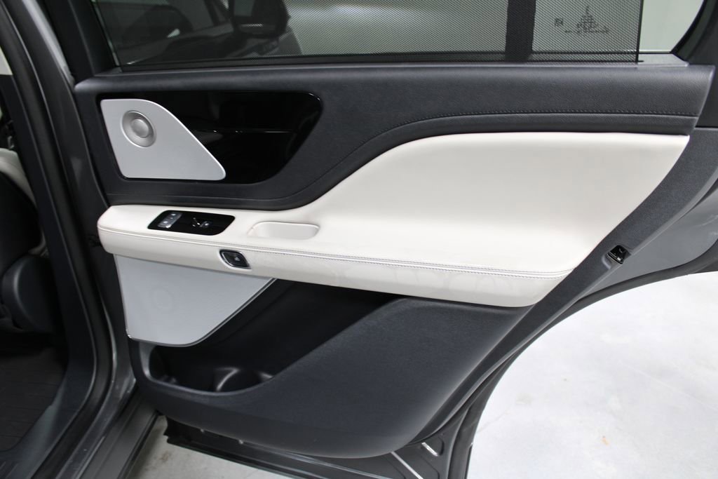 New 2025 Lincoln Aviator Reserve w/ Luxury Package image 30