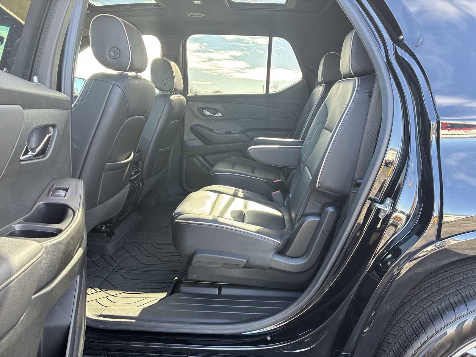 Used 2022 Chevrolet Traverse Premier image 25