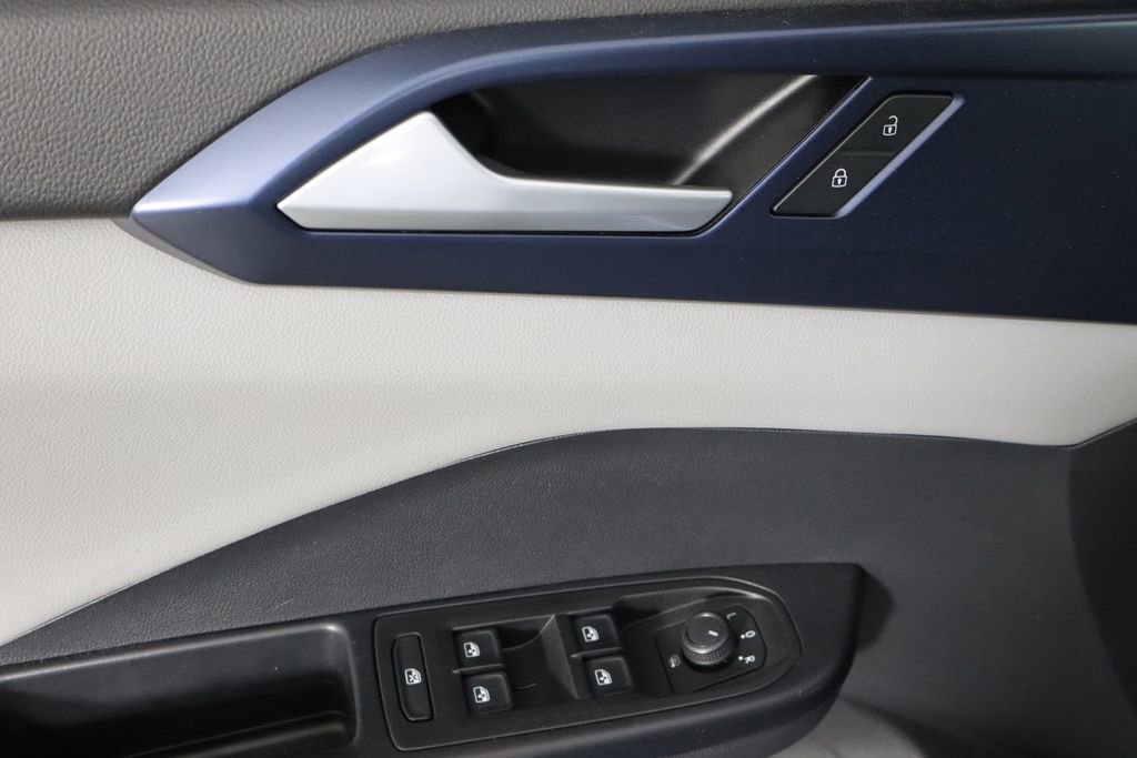 Used 2023 Volkswagen Taos SE w/ Panoramic Sunroof Package image 22