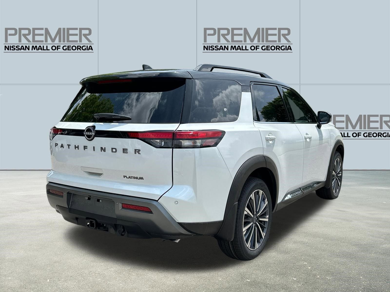 New 2026 Nissan Pathfinder Platinum FWD image 4