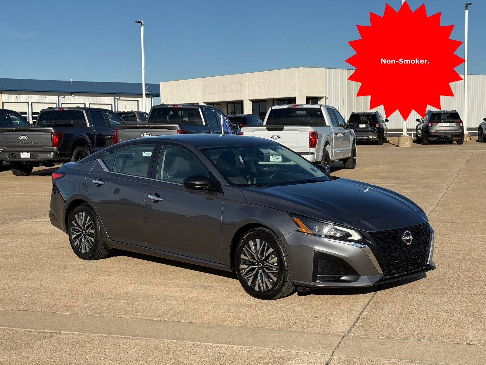 Used 2024 Nissan Altima 2.5 SV image 3