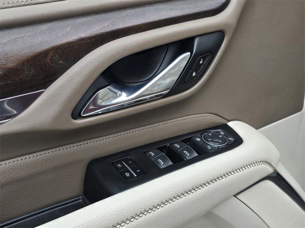 Used 2021 GMC Yukon XL Denali w/ Denali Premium Package image 12