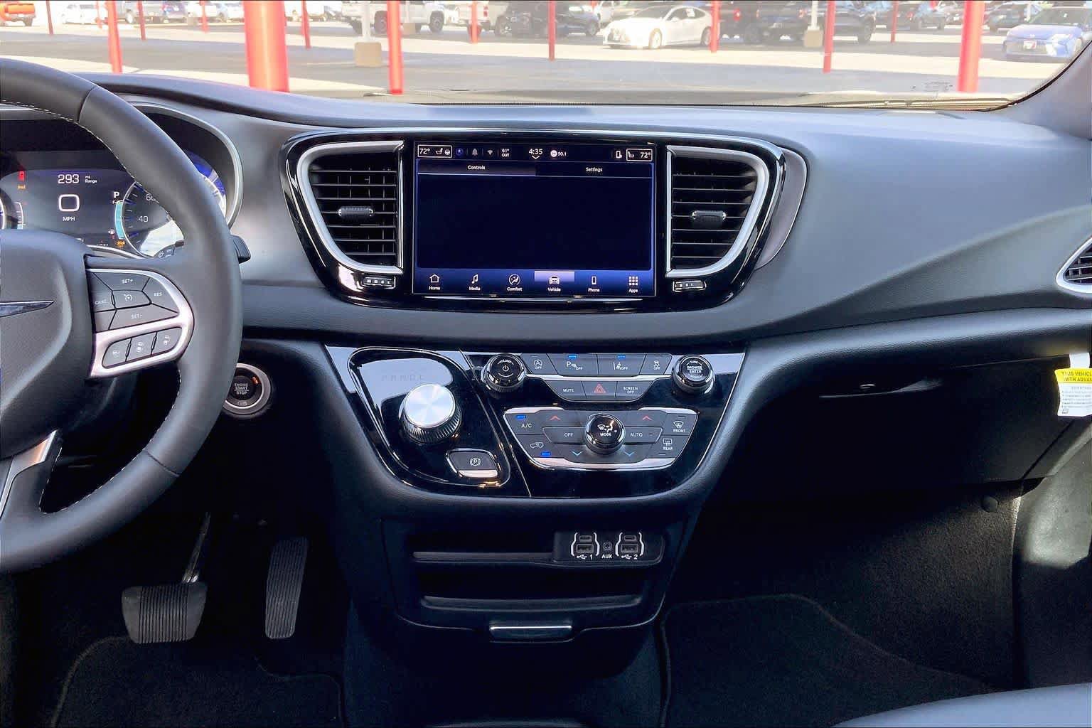 Used 2025 Chrysler Pacifica Select FWD image 7