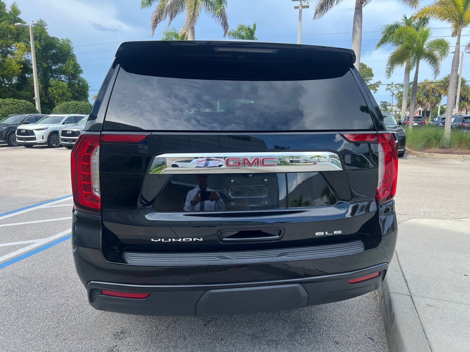 Used 2023 GMC Yukon SLE RWD image 7