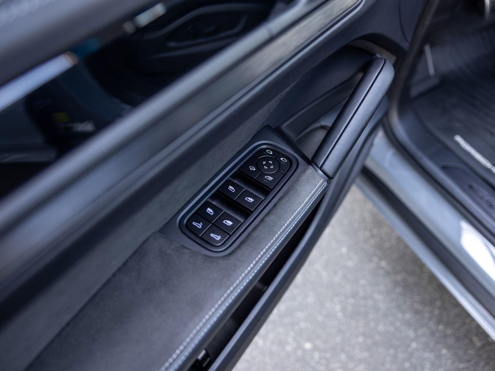 Certified 2025 Porsche Cayenne GTS image 43