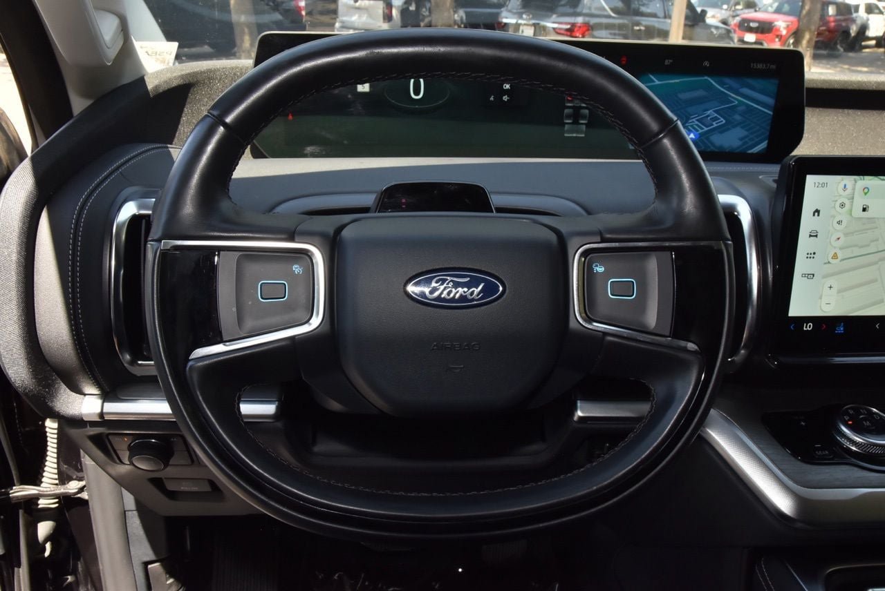 Certified 2025 Ford Expedition Platinum w/ Driver's Package AWD/4WD image 23