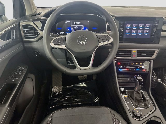 Certified 2025 Volkswagen Taos SE AWD/4WD image 20