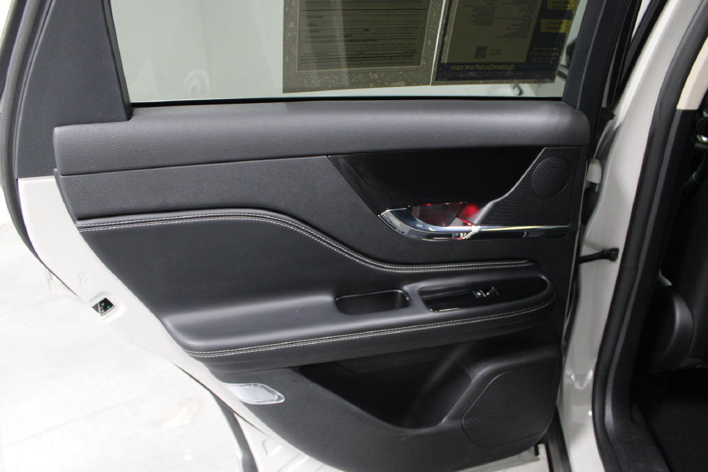 Used 2023 Lincoln Corsair AWD w/ Equipment Group 101A image 18