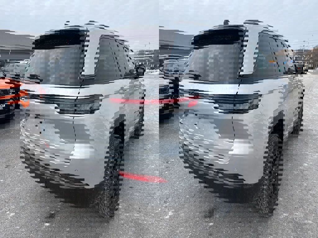 New 2026 Jeep Grand Cherokee Altitude image 5