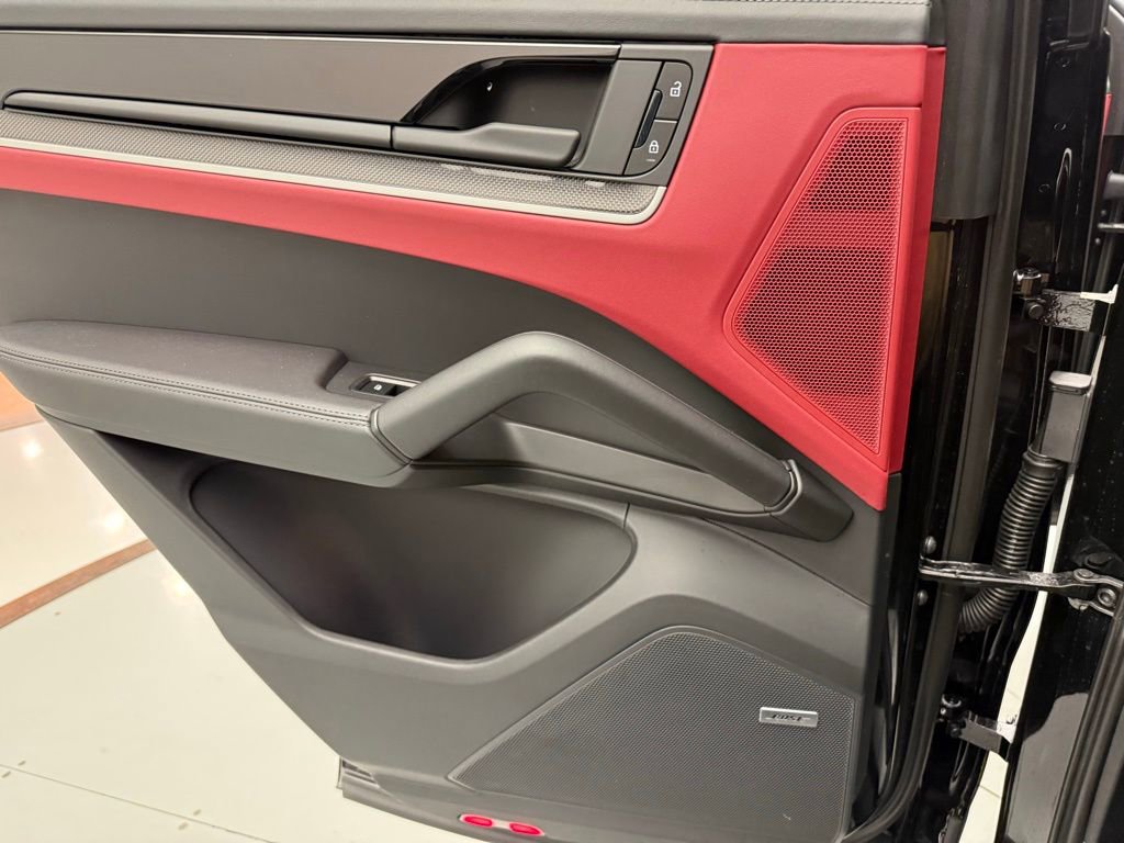 Used 2025 Porsche Cayenne S image 30