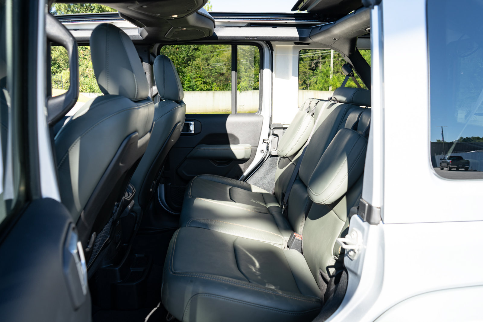 Used 2024 Jeep Wrangler High Altitude AWD/4WD image 19