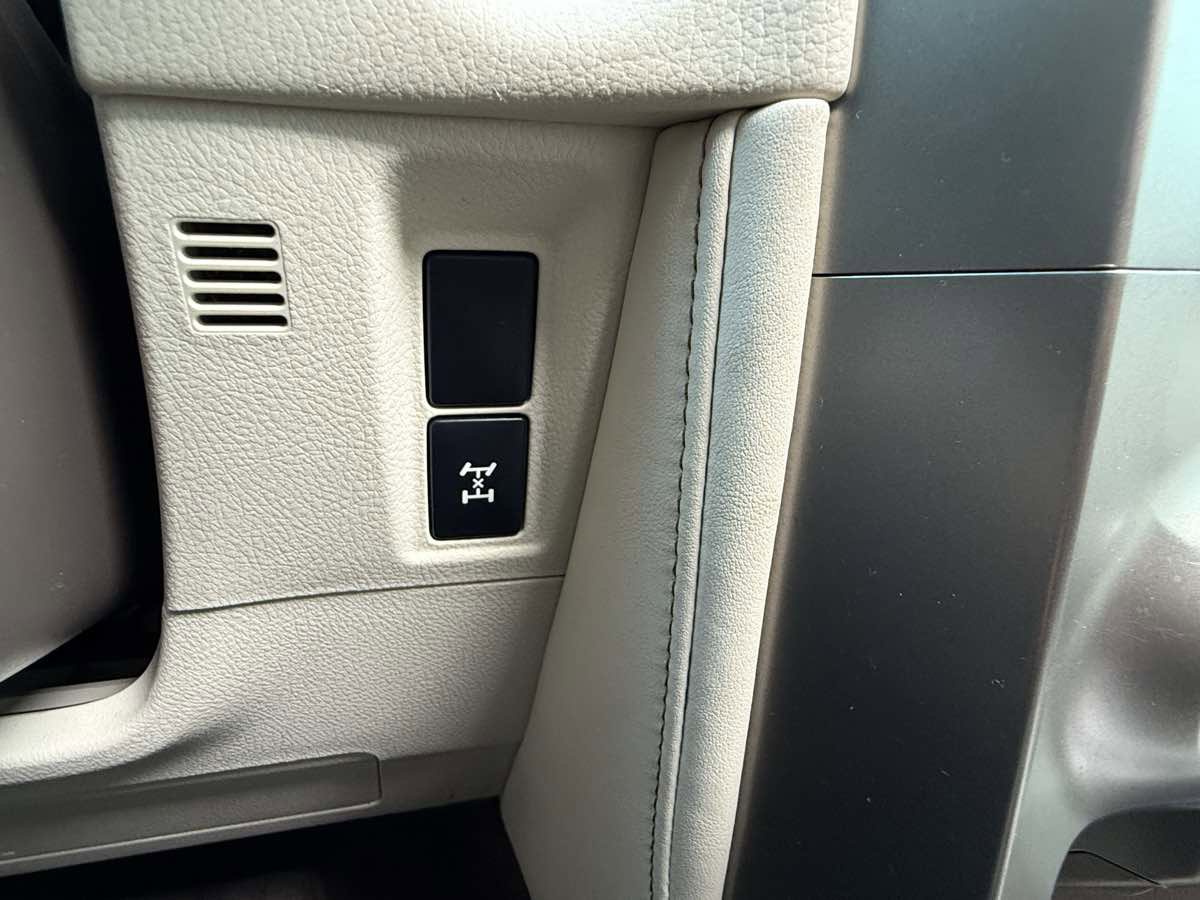 Used 2017 Lexus GX 460 image 26