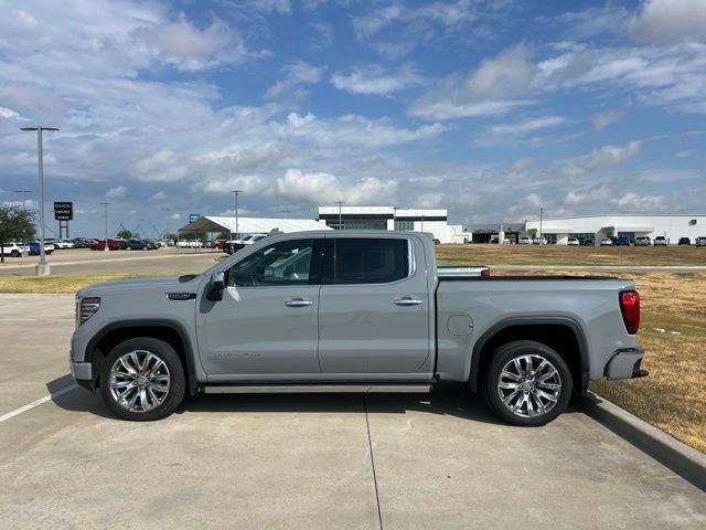 Used 2025 GMC Sierra 1500 Denali AWD/4WD image 3