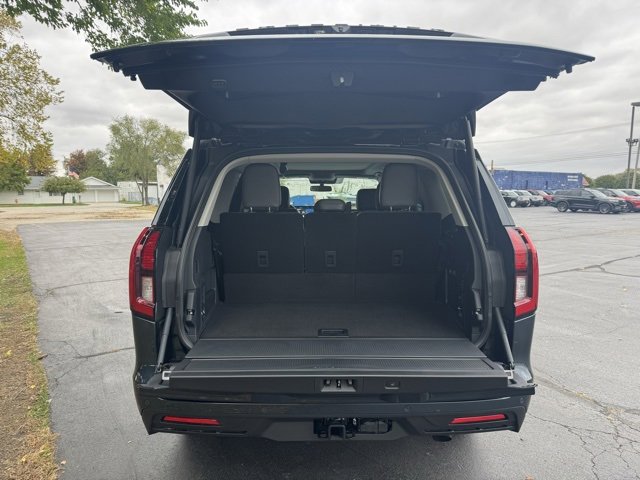 New 2025 Ford Expedition Active image 12