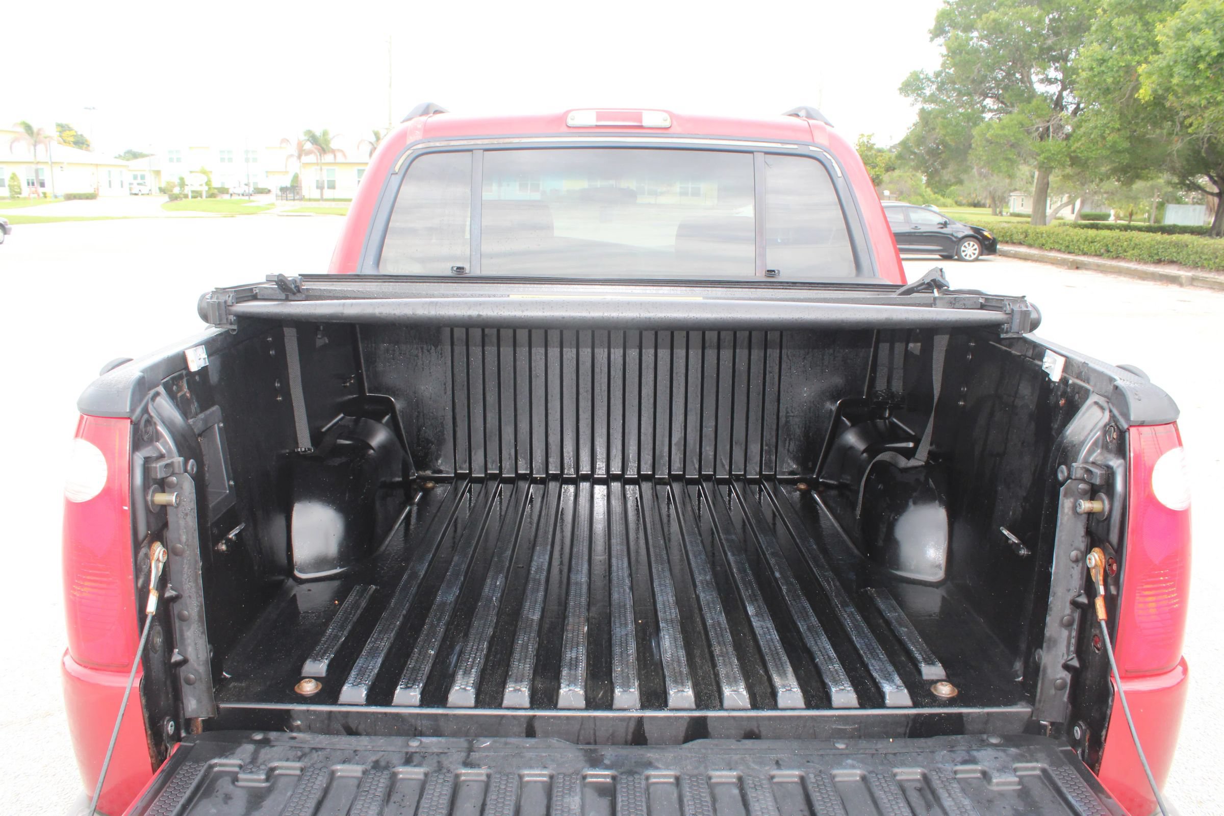 Used 2001 Ford Explorer Sport Trac 4x4 image 28