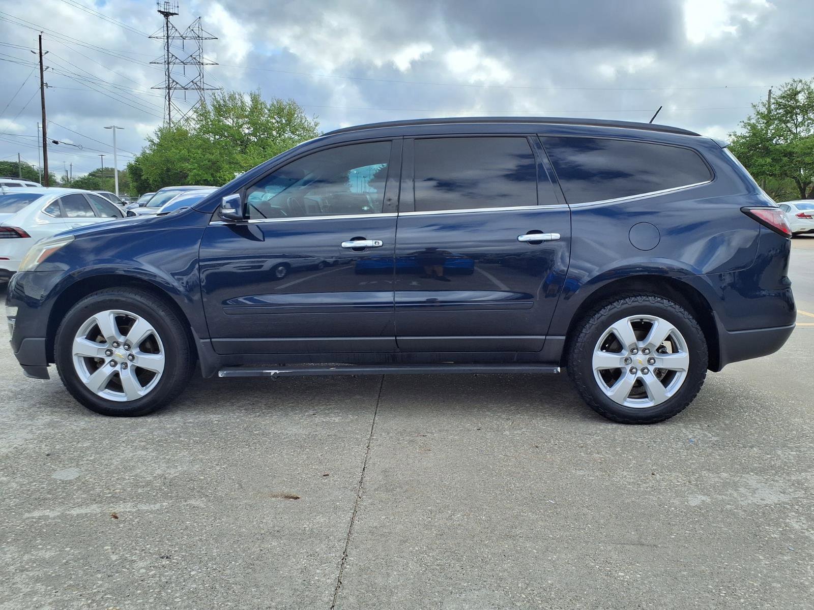Used 2017 Chevrolet Traverse LT w/ Style and Technology Package image 23